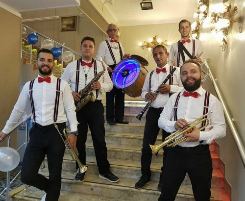 Çeşme ve alaçatı gelin alma bando takımı ekip halinde