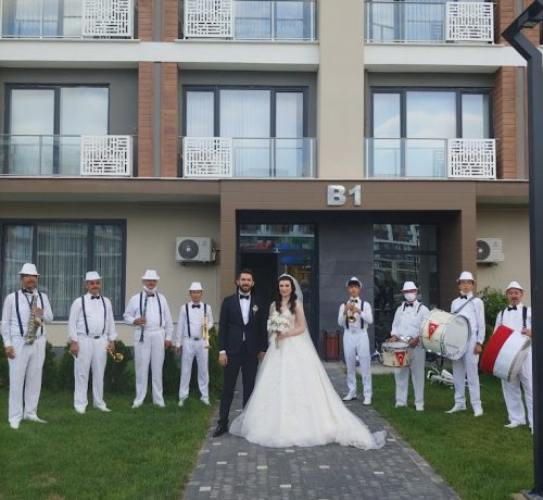 Istanbulda-bando-ile-gelin-alma