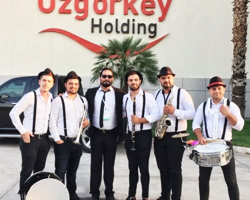 Kostümlü bel kişilik düğün bandosu